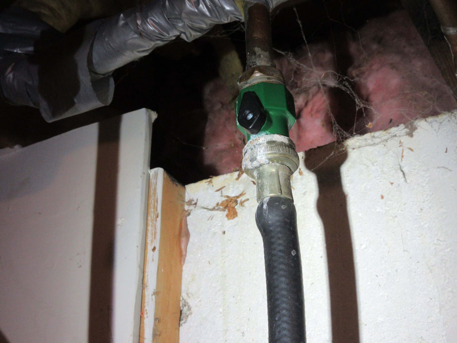Rubber washer supply hose bubble